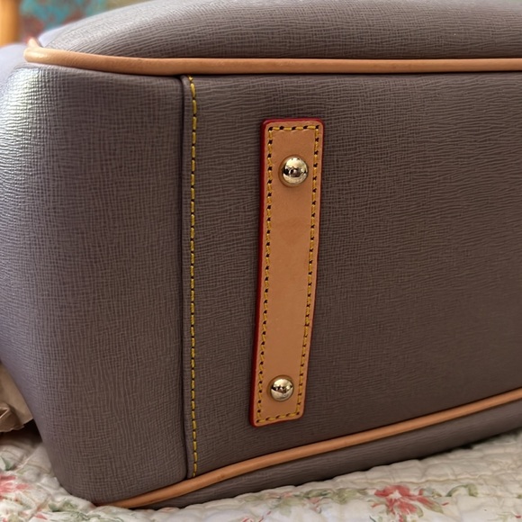 Dooney & Bourke Penelope Shopper Neutral Colors Grey /Tan Large Bag EUC Dust bag - Picture 7 of 16